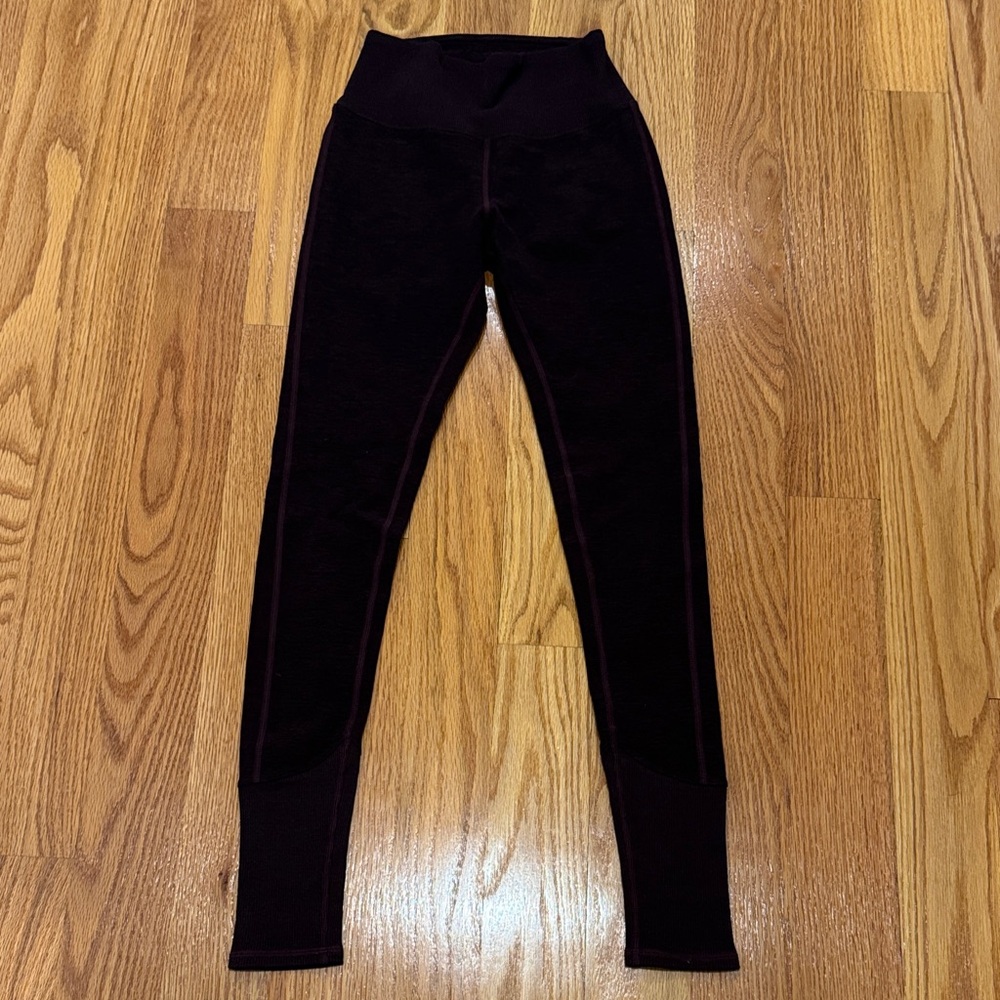 ALO Yoga size Xxs high waisted lounge legging in maroon
